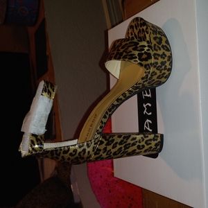 Bamboo brand, size 6, animal print